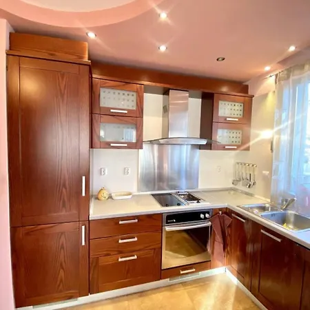 2bd Peaceful And Luxury Center Apartament